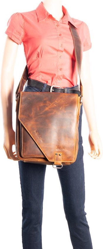 Bruine schoudertas gewaxet leer met een overslag klep en twee - Arrigo.nl