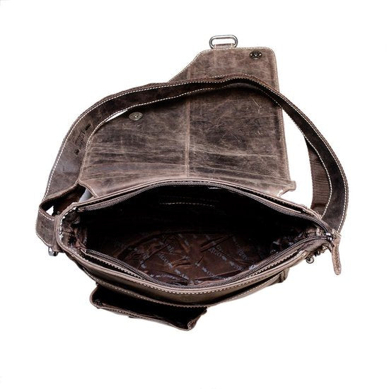 Donkerbruine schoudertas leer met een overslag klep en twee magneetsluitingen - Arrigo.nl