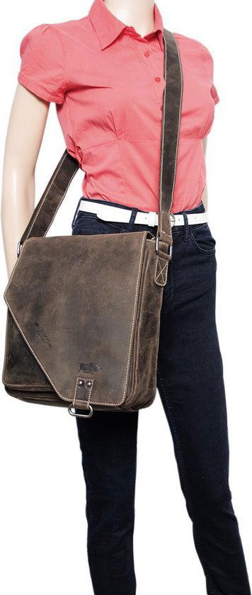 Donkerbruine schoudertas leer met een overslag klep en twee magneetsluitingen - Arrigo.nl