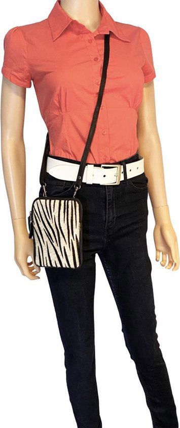 Leren Telefoontasje voor Dames met Verstelbare Schouderband in Zwart met Zebra Print - Arrigo.nl