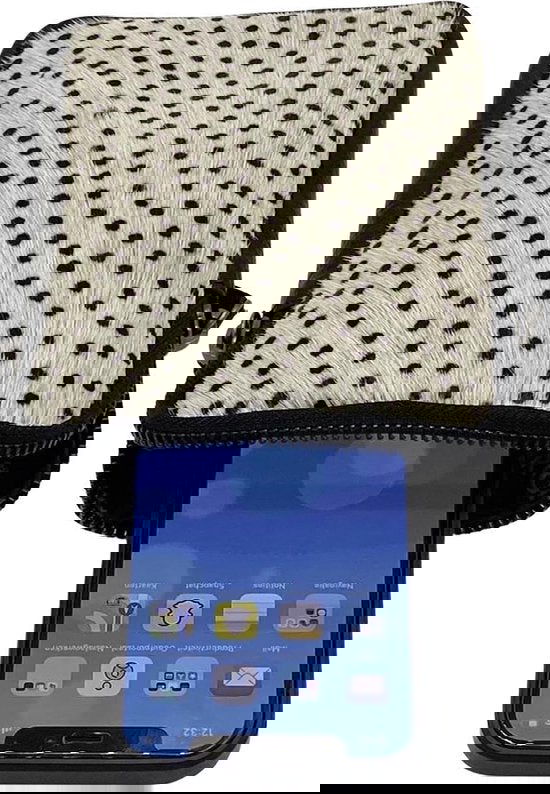Leren telefoontasje dames met een verstelbare schouderband zwart met dierenprint - Arrigo Leather Goods