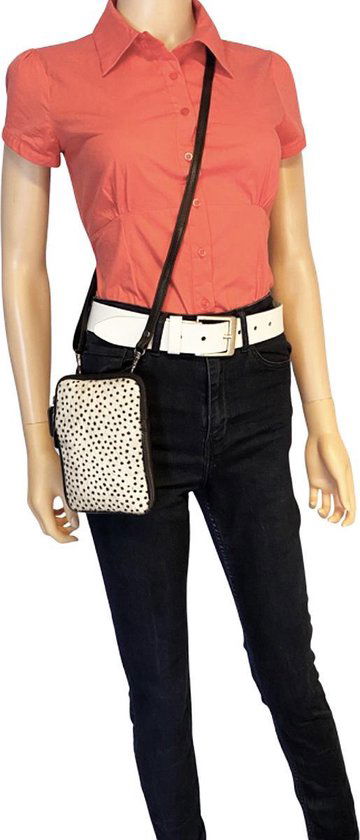 Leren telefoontasje dames met een verstelbare schouderband zwart met dierenprint - Arrigo Leather Goods