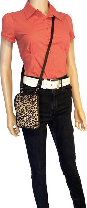 Leren telefoontasje dames met een verstelbare schouderband zwart met tijgerprint - Arrigo Leather Goods