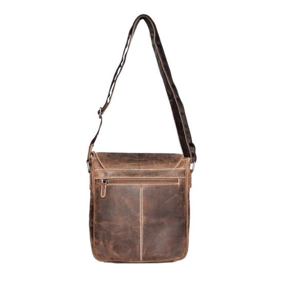 Lichtbruine schoudertas leer met een overslag klep en twee magneetsluitingen - Arrigo Leather Goods