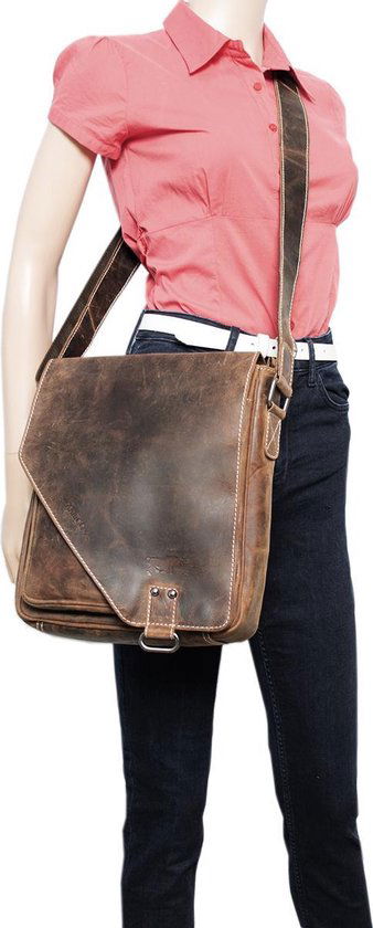 Lichtbruine schoudertas leer met een overslag klep en twee magneetsluitingen - Arrigo Leather Goods