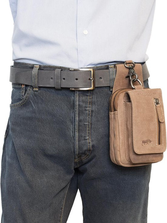 Riemtasje taupe kleurig leer leren heuptas lederen fanny pack festivaltasje - Arrigo.nl