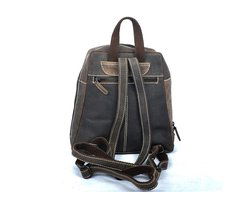 Rugtas van donkerbruin buffelleer deze compacte rugzak heeft verstelbare schouderriemen - Arrigo Leather Goods