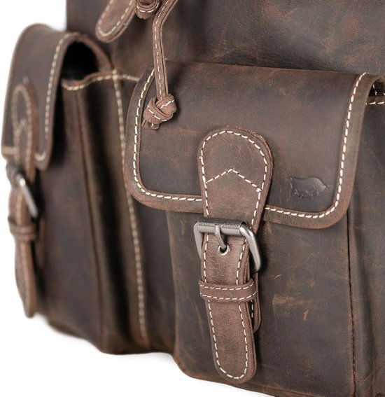 Rugzak van donkerbruin buffelleer deze ruime rugtas heeft genoeg ruimte - Arrigo Leather Goods