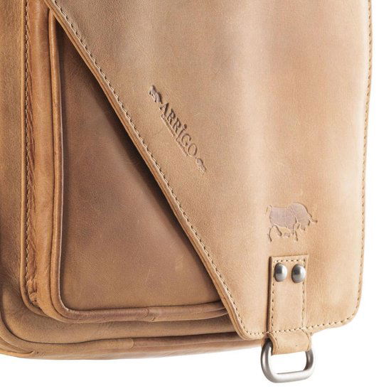 Schoudertas echt leder in de kleur taupe met een overslag - Arrigo Leather Goods