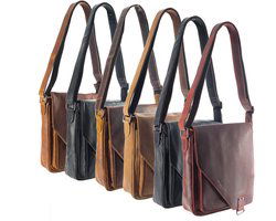 Schoudertas echt leder in de kleur taupe met een overslag - Arrigo Leather Goods