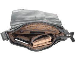 Schoudertas echt leder in de kleur zwart met een overslag - Arrigo Leather Goods