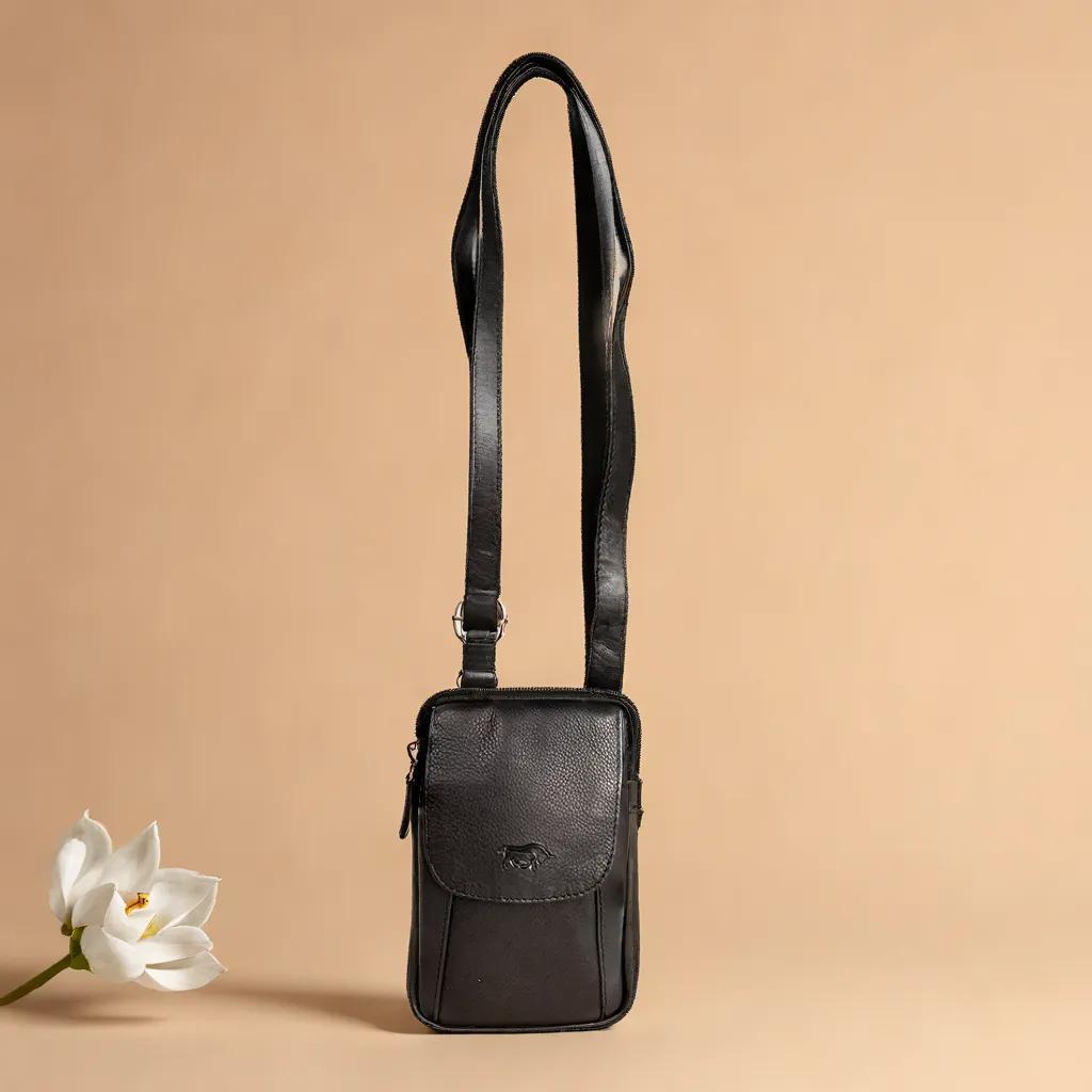 Zwart leren telefoontasje van Arrigo