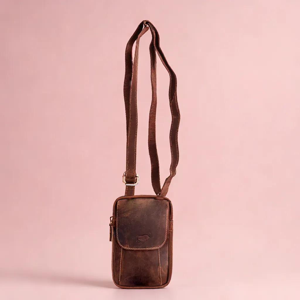 Cognac buffelleer telefoontasje van Arrigo