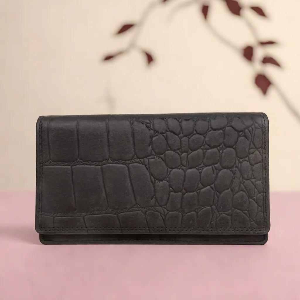 Leather ladies wallet black RFID with crocodile print – elegant and secure wallet with RFID protection and stylish crocodile print.