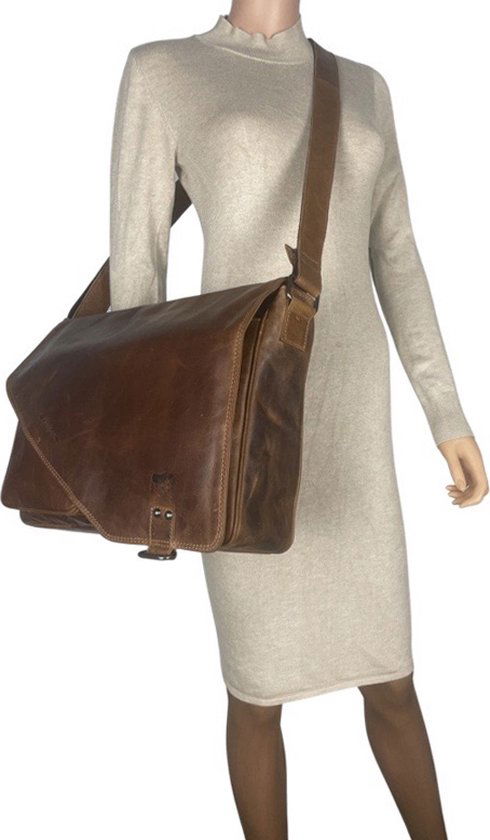 werktas crossbody 15,6 inch lichtbruin - Arrigo Leather Goods