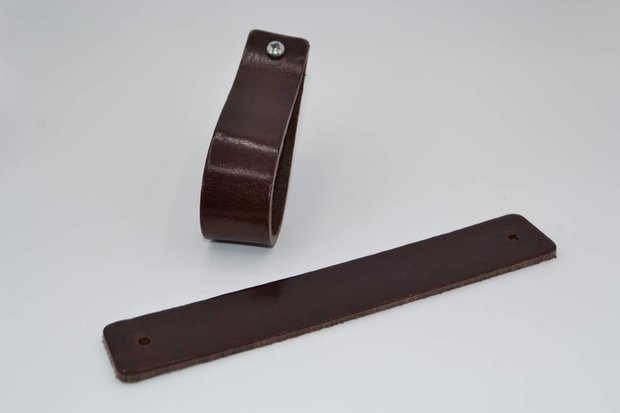 Brown leather handles in the size XL
